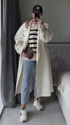 Mantel Outfit, Stylish Winter Outfits, Europe Outfits, Winter Fashion Outfits Casual, Cold Outfits, Causual Outfits, Fashion Mistakes, Casual Winter Outfits, Winter Fashion Outfits