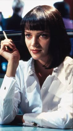 Uma Thurman 90s, Pulp Fiction Wallpaper, Mia Pulp Fiction, Uma Thurman Pulp Fiction, Mia Wallace Pulp Fiction, Film Pulp Fiction, Fiction Wallpaper, Arte Pulp, Black Comedy