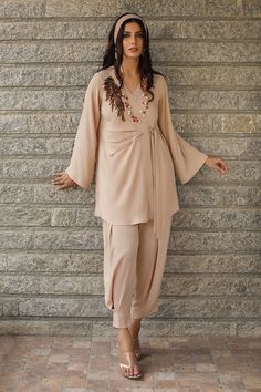 Pak Suits, Cod Set, Coord Sets, Kaftan Designs, Work Dresses For Women, Dress Design Patterns, Trendy Dress Outfits, Trendy Fashion Tops, Pakistani Dress Design