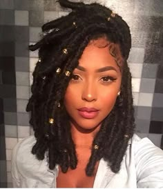 Summer Court, Bohemian Locs, Haircut Women, Faux Locs Hairstyles, Easy Hairstyles For Medium Hair, Dreads Styles, Hairstyle Inspo, Pelo Afro