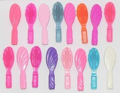 there are many different types of hair brushes