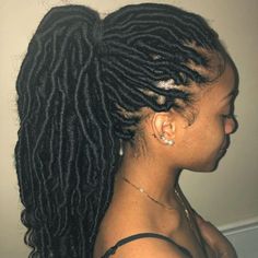 40 Faux Locs Protective Hairstyles To Try With Full Guide - Coils and Glory Long Fox Locs, Faux Locs Ideas, Faux Locs With Marley Hair, Locs With Marley Hair, Fox Locs, Winter Protective Styles, Locs Ideas, Big Chop Natural Hair, African American Braided Hairstyles