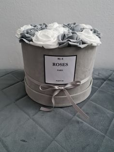 a gray hat with white roses in it