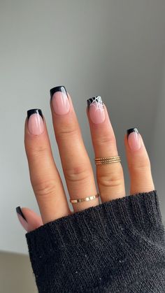 Simple Nail Halloween Designs, Gel Nail Inspo Square, Acrylic Nail Designs Coffin Short, Halloween Square Nails, Rose Gold Nail, Black Halloween Nails, Holloween Nails, Nails Autumn, Halloween Nails Easy