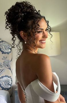 Curly Hairstyles For Formal Events, Curly Hairstyles Wedding, Hairstyles Zayn, Wedding Hairstyles For Women, Wedding Hair Colors, Quince Hairstyles, Hairstyles Wedding, Dark Brown Hair Color