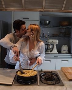 8 Cozy Stay At Home Date Night Ideas At Home Date, The Love Club, Relationship Goals Pictures, Cooking Together, Romantic Dates, Cute Relationship Goals, Paros