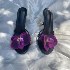 Real touch Deep/Dark Purple Orchid Flower 🍇open toe sandal heels 🌺 Comes with necklace & Gift Box 💝 Available in a black or white shoe. This is the listing for the white. Free shipping 💌✈️ Available shoe size is EU 35 - 40 💌 The heel height is 2.8 inches  Please order the correct shoe size, if your shoe size is not listed please find the thong style shoe listing which offers larger sizes 👠 Delivery time information: Please allow up to 14 days for your item to be made and posted 💌 Open toe classy handmade flower heel sandals with small heel wear to weddings, holidays, girls night out, holiday trips and summer fun Orchid Heels, Dark Purple Heels, Open Toe Sandals Heels, Classy Heels, Strap Sandals Heels, Flower Heels, Shopping Link, Prom Inspo, Purple Heels