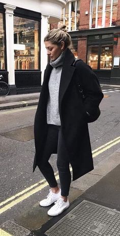 Sneaker Outfit Fall, Black Coat Outfit, Work Outfit Office, Winter Chic, Looks Black, Outfit Trends, Winter Outfits For Work, Outfits Winter, Coat Outfits