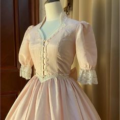 Excellent Condition But Needs Ironing Size 13 Bust 17.5” Waist 14.5” Gunne Sax Prom Dress, Cowgirl Prom, Gunne Sax Dress Pattern, Vintage Cottagecore Dress, Southern Belle Dress, Vintage Gunne Sax Dress, Pink Cottagecore, Dresses 50s, Prom Inspo