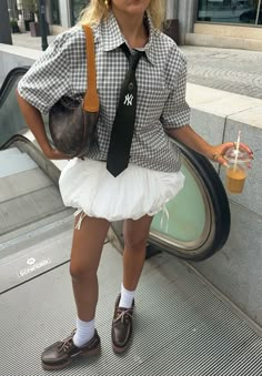 Sofia Coelho, Balloon Skirt, Bubble Skirt, Fall Fits, You Get It, Skirt Outfit, Lookbook Outfits, Fashion Killa, Minimal Fashion