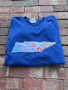 a blue t - shirt with the state of rhode on it