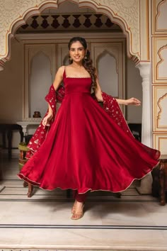 Anarkali Designs, Red Anarkali, Trendy Outfits Indian, Lehenga Designs Simple, Anarkali Dress Pattern, Gaun Fashion, Outfits Indian, Dresses Traditional, Indian Dresses Traditional