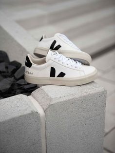 Campo Chromefree Sneaker. White, Black - Betina Lou Veja Campo Sneakers Outfit, Veja Campo Outfit, Veja Sneakers Outfit, Formal Sneakers, Tretorn Sneakers, Sneakers Outfit Men