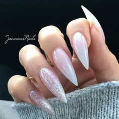 Resultado de imagen para stilettos nails Nail Art Mariage, Unghie Sfumate, Stiletto Nail Art, Stiletto Nails Designs, Trim Nails, Cool Nail Designs, Nail Polishes