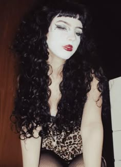 Gothic Curly Hair, Curly Goth Hair, Trad Goth Outfits, Black Planet, Dyed Hair Inspiration, Black Curly, Goth Makeup, Curly Hair With Bangs, Aesthetic People