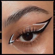 Black and White Graphic Liner  - Makeup Looks Inspiration Black And White Graphic Liner, Very Easy Makeup, White Eye Makeup, White Eyeliner Makeup, Black And White Makeup, Vampire Bride, Cute Eye Makeup, Black And White Graphic