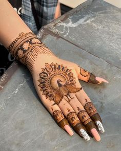 Peacock Mehndi, Peacock Mehndi Designs, Short Mehndi Design, Palm Mehndi Design, Mehndi Designs Bridal Hands, Beautiful Henna, Modern Mehndi Designs, Engagement Mehndi Designs