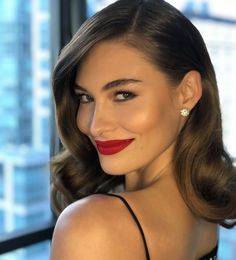 Bridal Makeup Real Brides, Classy Hairstyle, Classy Hairstyles, Simple Prom Hair, Grace Elizabeth, Makijaż Smokey Eye