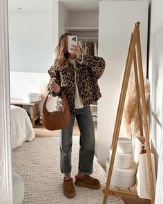 Instagram Leopard Print Jacket Outfit, Leopard Jacket Outfit, Printed Tights Outfit, Print Jacket Outfit, Leopard Print Tights, Chica Chola, Comfy Summer Outfits, Tasman Slippers, Leopard Print Outfits