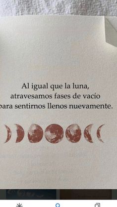 a piece of paper with the words in spanish on it and pictures of different moon phases