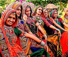 Uttar Pradesh Traditional Dress, India Sari, Pakistani Culture, India Clothes, Indian Classical Dance, Cultural Festival, Travel Clothes, Travel Clothes Women