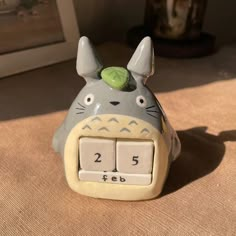 Studio Ghibli inspired desk calendar Cute Bedroom Crafts, My Neighbor Totoro Clay Art, Totoro Pinch Pot, Totoro Air Dry Clay, My Neighbor Totoro Clay, Things To Do With Modeling Clay, Ghibli Crafts Diy, Studio Ghibli Items, Cute Things To Have