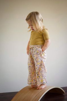 This sewing pattern is beginner friendly. It is so fast and easy!! The poppy pants are a high waisted wide leg pants designed to sit at the belly button. The pattern includes measurements to lower the waist, if you choose. There are 2 lengths and 2 finish options, as well as 2 waist (elastic and yoga waistband) options, and optional pockets. Sized from newborn to 16 beginner sewing pattern, easy sewing project, kids pants pattern, children's sewing pattern, DIY kids clothes, wide leg pants tutor Kids Elastic Waist Pants Pattern, How To Sew Elastic Waistband, Easy Pants Pattern, Drawstring Pants Pattern, Learn To Sew Clothes, Wide Leg Pants Sewing Pattern, Elastic Waist Pants Pattern, Kids Pants Pattern, Palazzo Pants Pattern