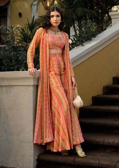 Mehandi Outfits, Inai Pengantin, Haldi Outfits, Function Dresses, Trendy Outfits Indian, Diwali Outfits, Beautiful Henna, Lehenga Designs Simple, Pattern Jacket