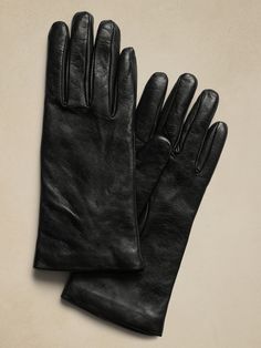 These cashmere-lined gloves showcase their beautiful leather quality free from ornament—the better to highlight their masterful craftsmanship.  Gianni: Each pair of leather gloves is crafted by master glovemakers in Naples, Italy, who specialize in turning the world's most luxurious leathers into heirloom-level gloves, lined in luxurious and warm cashmere.  Made in Italy.  Size S (7): Hand length 9. 5" Size M (7. 5): Hand length 9. 75" Size L (8): Hand length 10" Leather Gloves Aesthetic, Biohacking Technology, Gloves Aesthetic, Grit And Grace, Diy Scarf, Cashmere Gloves, Trendy Hat, Black Leather Gloves, Black Camel