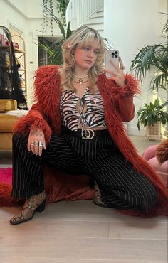 Edgy 80s Fashion, 70s Rock Clothes, Female Glam Rock, Glam Rock Winter Outfit, Plus Size Glam Rock Outfit, Glam Rock Inspired Outfit, 1980s Fashion Grunge, Glam Rock Plus Size, 70s Rock And Roll Fashion