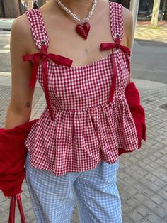 Picknick Outfits, Gingham Tank Top, Plaid Tank Top, Gingham Fashion, Sweet Clothes, Peplum Tops, Diy Vetement, Middle Age Fashion, Plaid Outfits