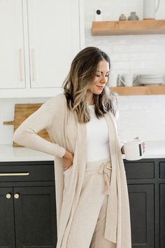 5 WFH Looks I Wore Last Week | The Teacher Diva: a Dallas Fashion Blog featuring Beauty & Lifestyle Wfh Outfits, Homewear Fashion, Lounge Outfit, Dallas Fashion, Paris Mode