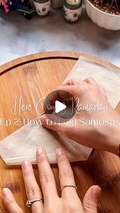 Samosa Folding Technique, How To Fold Samosas, Samosa Dough, Plats Ramadan, Dip Recipes Appetizers, Best Dumplings, Cheese Pastry, Baking Basics, Wonton Wrappers