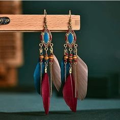 Avaliable In Multicolor Each Pair Of Earrings Is Carefully Selected From The Most Popular Earrings Favored By Customers. Whether It's Everyday, Casual Or Everyday Occasions, You Can Always Find The Perfect Pair. Colorful Feathers, Retro Jewelry, Bohemian Earrings, Creative Jewelry, Boho Stil, Hippie Chic, Feather Earrings, American Jewelry, Native American Jewelry