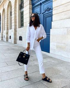 40  Classy White Jeans Outfits For Ladies [2024]: What To Wear With White Jeans Classy White Jeans, Casual White Jeans Outfit, White Jeans For Fall, White Jeans Outfit Summer, Dark Blue Jeans Outfit, Light Blue Jeans Outfit, Style White Jeans, Best White Jeans, Straight Jeans Outfit