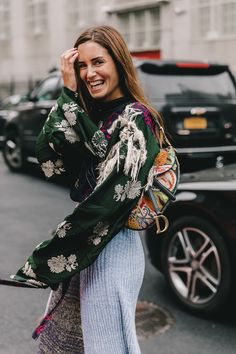 NYFW 2019 Streetstyle | Vogue Es Fashion Trend Book, Fashion Week Inspiration, Gala Gonzalez, New Jean, Street Style Bags, Urban Fashion Trends, Your Best Self