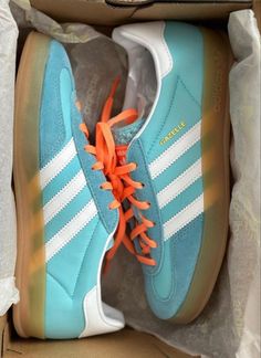 Sambas Outfits, Cool Shoes, Preppy Shoes, Pretty Shoes Sneakers, Hype Shoes, Shoe Closet