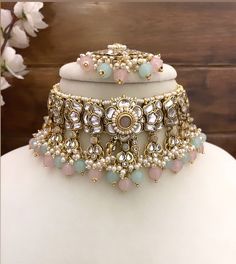 Adorn yourself in timeless elegance with this exquisite mint green and pink Kundan  necklace set, perfect for weddings and special occasions. Crafted with meticulous attention to detail, the set features delicate pink and green hues reminiscent of Pakistani and Punjabi traditions, with a touch of Bollywood glamour. Complete with matching earrings and a stunning maangtika, this Indian Kundan ensemble effortlessly captures the essence of sophistication and grace. Measurements:   Necklace Length-14 Bridal Pakistani, Bollywood Glamour, Kundan Choker Set, Indian Wedding Jewelry Sets, Neck Pieces Jewelry, Kundan Jewellery Set, Modern Gold Jewelry, Kundan Choker, Jewelry Set Design