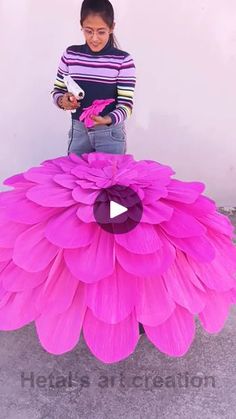 Flower Umbrella, Giant Flowers Diy, Umbrella Craft, Umbrella Design, Umbrella Dress, Umbrella Decorations, Flower Costume, Garden Decor Diy, Diy Raised Garden