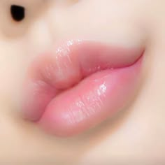 Heart Shaped Lips, Anime Lips, Doll Eye Makeup, Lip Shapes, Hot Lips, Clown Makeup