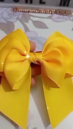 Tutorial de lazos en cinta de 3.8 cm. Diy Hair Accessories Ribbon, Crafts Hacks, Diy Hair Accessories, Instagram Video, Dream Catcher, Hair Accessories, Boutique