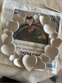 Valentine Clay Projects, Heart Clay Ideas, Cadre Photo Diy, Photo Frame Crafts, Air Dry Clay Projects, Paper Mache Sculpture, Conversation Hearts, Clay Crafts Air Dry