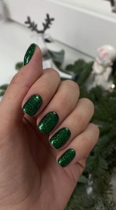 Xmas Nails Green, Green Sparkly Nails, Green Christmas Nail Ideas, Green Christmas Nail, Green Christmas Nails, Glitter Toe Nails