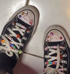 Beaded Shoelaces, Converse Drawings, Customized Converse, Sharpie Shoes, Alt Shoes, Cute Converse Shoes