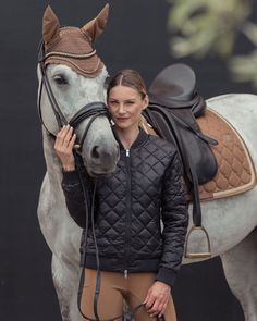 "Your winter equestrian look, perfected. ❄️🐴"

This season, ride in style with timeless pieces that keep you cozy without compromising on elegance. 🤍 From the quilted jacket to the matching saddle pad and ear bonnet by Eskadron, every detail reflects quality and sophistication.

🔥 Trending Now: Neutral tones are this winter’s must-have—chic, versatile, and perfect for any occasion, whether you're training or competing.

📍 Find your next favorite outfit at Maddelin Equestrian in Torhout or sho...