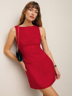 Garden time. Shop the Citron Linen Dress from Reformation, a fitted, tank style, shift dress with two front patch pockets and s keyhole detail at the back. French Women, Linen Top, Linen Dresses, Linen Clothes, Women Lace, Linen Dress, Shift Dress, Red Dress, New Dress