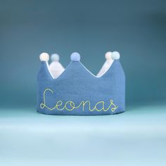 Linen color- L7. Thread color- 12. The Linen Embroidery Kids Crown is a beautifully handcrafted birthday crown, perfect for celebrating your little one's special day. This personalized crown is designed for babies, toddlers, and older children, adding a touch of magic to their playful moments and creating lasting memories. Ideal as a unique kids' birthday gift, for birthday parties, photoshoots, or everyday playtime, it captures the essence of a joyful, magical childhood. If you would like to see more Cute Fox Handmade products, please visit our shop: https://cutefoxhandmade.etsy.com Made from OEKO-TEX certified 100% natural linen, it features adjustable cotton straps, making it suitable for both babies and older children.  You can personalize the crown by choosing the pom-pom colors, text Personalized Crown, Baby Birthday Crown, Magical Childhood, Boy Crown, Linen Embroidery, Embroidered Name, Birthday Crown, Toddler Birthday, Linen Color