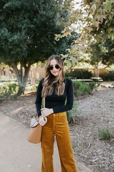 Tan Pants Outfit, Brown Jeans Outfit, Pant Outfits For Women, Brown Pants Outfit, Corduroy Pants Outfit, Dark Brown Pants, Looks Jeans, Trouser Outfit, Brown Dress Pants