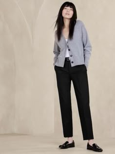 New Women's Clothes | Banana Republic Factory Black Slacks Outfit, Miranda Kerr Street Style, Business Casual Womens Fashion, Dress Slacks For Women, 6th Form Outfits, Slacks Outfit, Jeans Outfit For Work, Must Have Outfits, Ankle Pants Women