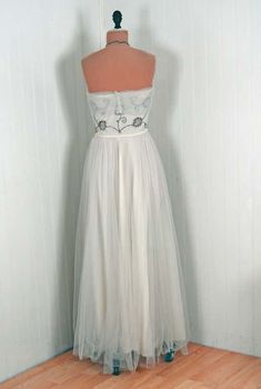 For Sale on 1stDibs - In this gorgeous 1940's Bergdorf Goodman ivory-white gown, the detailed construction and meticulous attention to detail are comparable to what you will Vintage Ball Gown For Debutante Ball, Vintage Ball Gown Evening Dress For Debutante Ball, Vintage White Wedding Dress With Fitted Bodice, Vintage Tulle Dress For Formal Occasions, Cream Evening Dress For Wedding And Prom Season, Formal Cream Tulle Gown, Elegant Vintage White Wedding Dress With Fitted Bodice, White Evening Dress With Lined Bodice For Wedding, Vintage White Gown For Debutante Ball